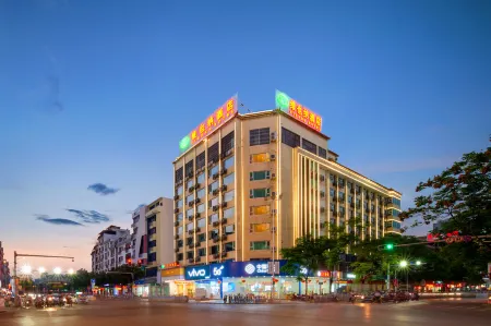 Vienna Hotel (Hezhou Lingfeng Square) Отели в г. Хэчжоу