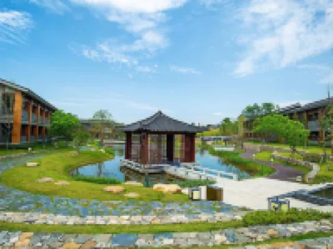 April Resort Hotels in Yibin