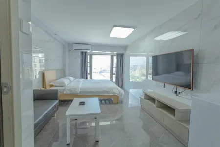 Aijia Apartment (Wuyue Plaza)