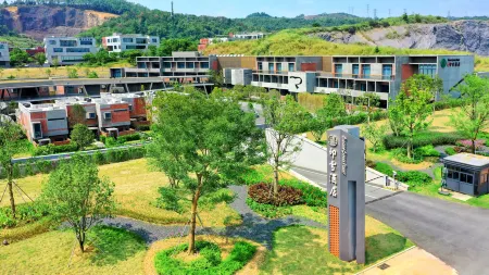 Blossom Garden Resort Отели в г. Шаогуань