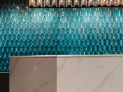 โรงแรมอี วอเตอร์ ซอร์ส (พลาซ่าบาวหลง สถานีรถไฟความเร็วสูงหลงเหมิน ลั่วหยาง) โรงแรมในลั่วหยาง