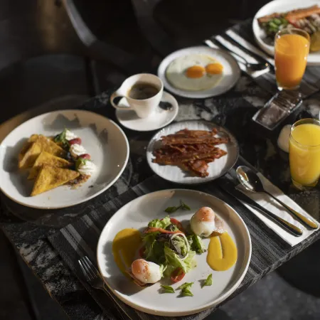 The Gravitique Hotel Khaosan Отели рядом с достопримечательностью «Дорога Рамбуттри»