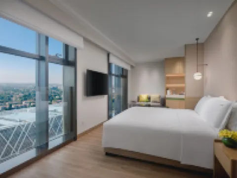 Holiday Inn & Suites KUNSHAN HUAQIAO by IHG Hotels near Silicon Lake College