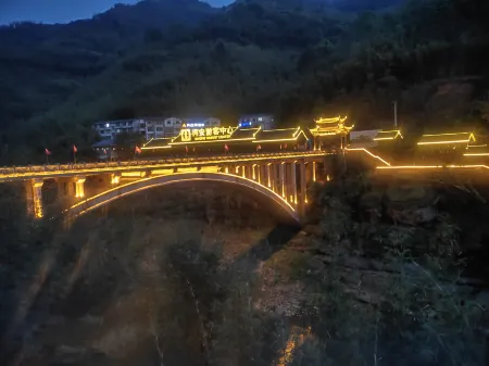 Chishui Xinmengyuan Hotel Отели рядом с достопримечательностью «Chishui Danxia Tourist Area Buddha Light Rock»