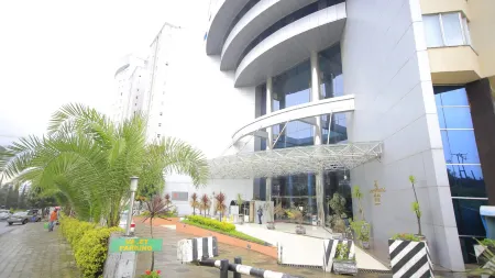 Inter Luxury Hotel Отели рядом с достопримечательностью «Собор Святой Троицы»