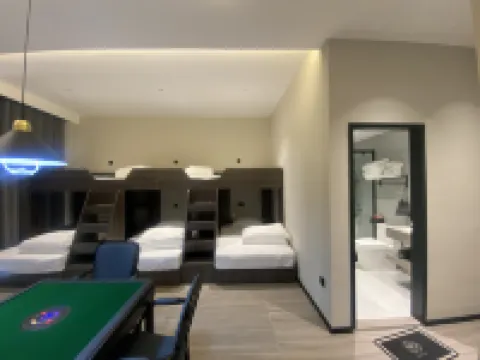 Qimingxing E-Sports Hotel (Xiping Leizu Cultural Park)