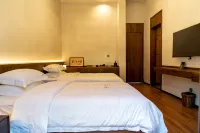 Longnan Qianxin Town Mountainside Hot Spring Resort Hotel - balcony