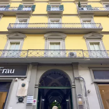 Palazzo Chiatamone Отели рядом с достопримечательностью «Прогулка»