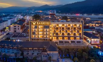 Vienna International Hotel (Zhangzhou Huichang Drama Town)