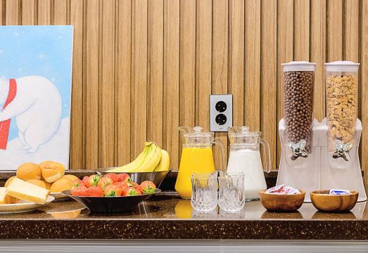 호텔 조식 뷔페 이미지