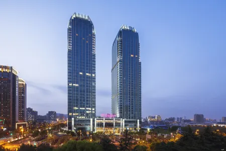 Crowne Plaza Wuxi Taihu Отели рядом с достопримечательностью «Basic Teaching Department of Wuxi Institute of Commerce»