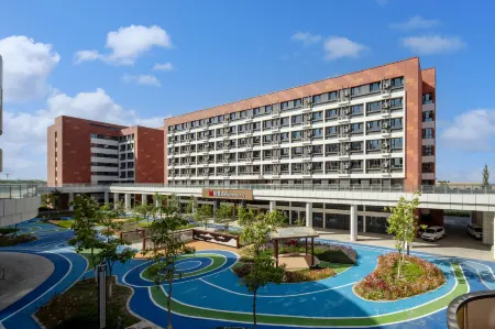 Borrman Hotel (Wulumuqi High-speed Railway Station Xihu Road Store) Отели рядом с достопримечательностью «Xinjiang University of Engineering (Tianjin Road Campus)»