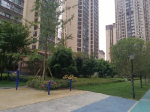 鎮雄鳳雲民宿（紅星国際）