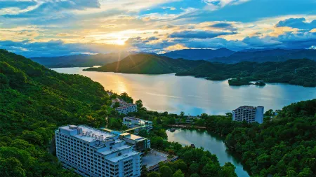 Qiandao Lake Yanshan NARADA Resort Hotel Отели рядом с достопримечательностью «Warm Island»