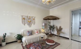 Dawu Xiaozhan Smart Audio-Visual Light Luxury Boutique Stay (Guilin High-Speed Rail North Station)