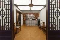 Luoyang Yunlai Hotel (Old Town Center Lijingmen Cross Street)