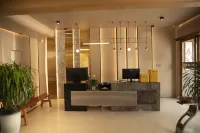 Kaixin Light Luxury Hotel (Dali High-Speed Railway Station Xingsheng Bridge)