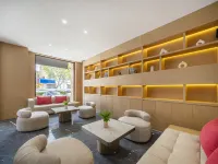 Rezen Huasheng Hotel (Linzhi Hong Kong Road Shopping Street Store) Hotels in Nyingchi