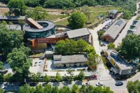 809 micro Resort Town Hotel Hotels in Xiling Happy Valley/Three Gorges Tribe Scenic Spot