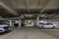 SUPER 8 HOTEL PREMIER - parking