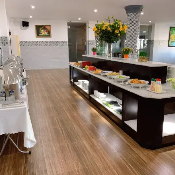 Long Bao Chau Hotel ( Thu Dau Mot, Binh Duong ) Отели рядом с достопримечательностью «Комплекс туннелей Кучи»
