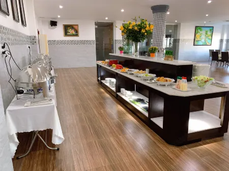 Long Bao Chau Hotel ( Thu Dau Mot, Binh Duong ) Отели рядом с достопримечательностью «Тхузаумот»