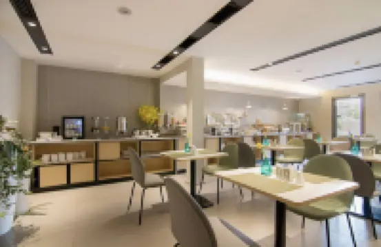 Homeinn Hotel (Nanling Zhanghe Avenue Jin Street Huafu)