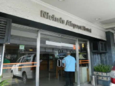 โรงแรมนิโคลส์แอร์พอร์ต โรงแรมในปารานาคิว