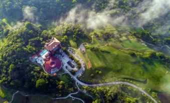 Summit Rainforest & Golf Resort