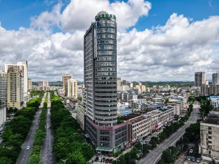 Wodun Platinum Hotel (Qinzhou East Railway Station Niannianfeng Plaza) Отели рядом с достопримечательностью «Qinzhou University Xianghuiyuan Campus»