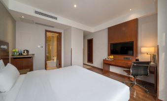 Wanhe Zhizhen Hotel (Shanghai Changshou Road Subway Station)
