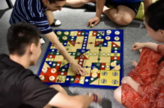 肆方スペース·青年旅舍 (西安小寨體育場地下鉄駅)