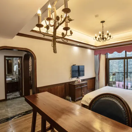 Mogan Mountain Xiaofeng Mujing Xiangye Hot Spring Hostel