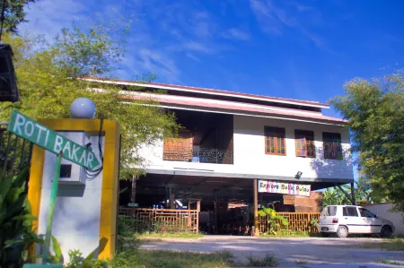 Audi GuestHouse Отели рядом с достопримечательностью «Сад тропических специй»