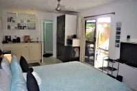 South Pacific Bed & Breakfast Hotels in Clifton Beach