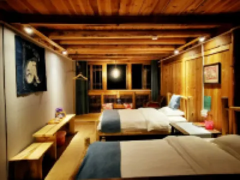 Yisha Gufengzhai Inn โรงแรมในฉงเจียง