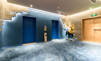 Mr. Wu's Hotel (Xi'an Xiaozhai Keji Road Subway Station)