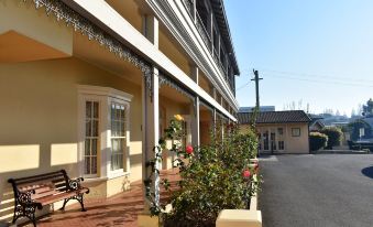 Clifton Motel & Grittleton Lodge
