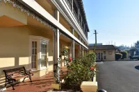 Clifton Motel & Grittleton Lodge
