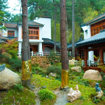 Huaxi Resort Hotel Отели в г. Чалин