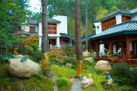 Huaxi Resort Hotel Отели в г. Чалин