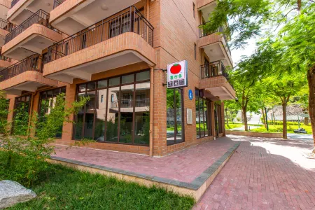 Zhuhai wenhuayuan apartment Отели рядом с достопримечательностью «Zhuhai Branch of Beijing Normal University Dormitory»