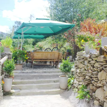 Four Sisters Mountain Knapsack International Hostel