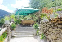 Four Sisters Mountain Knapsack International Hostel