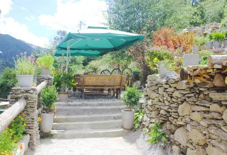 Four Sisters Mountain Knapsack International Hostel