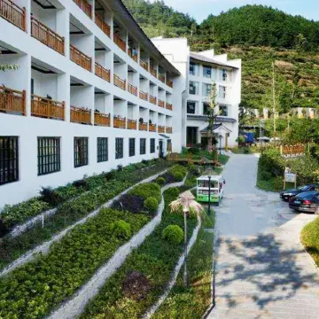 Water East Township House · River Bay Manor