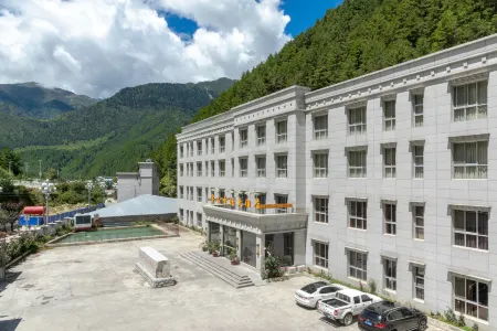 Xueshan Shengyu Hotel Отели рядом с достопримечательностью «Народный суд, Ядун, Чжэньчжэнь»