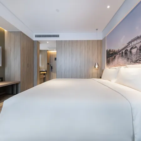 Jining Lingxiu City Plaza Lanya Hotel