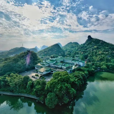 Guilin Park Hotel Отели рядом с достопримечательностью «Парк Fuboshan»
