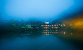 Yunfu Xinxing Longshan Hot Spring Hotel